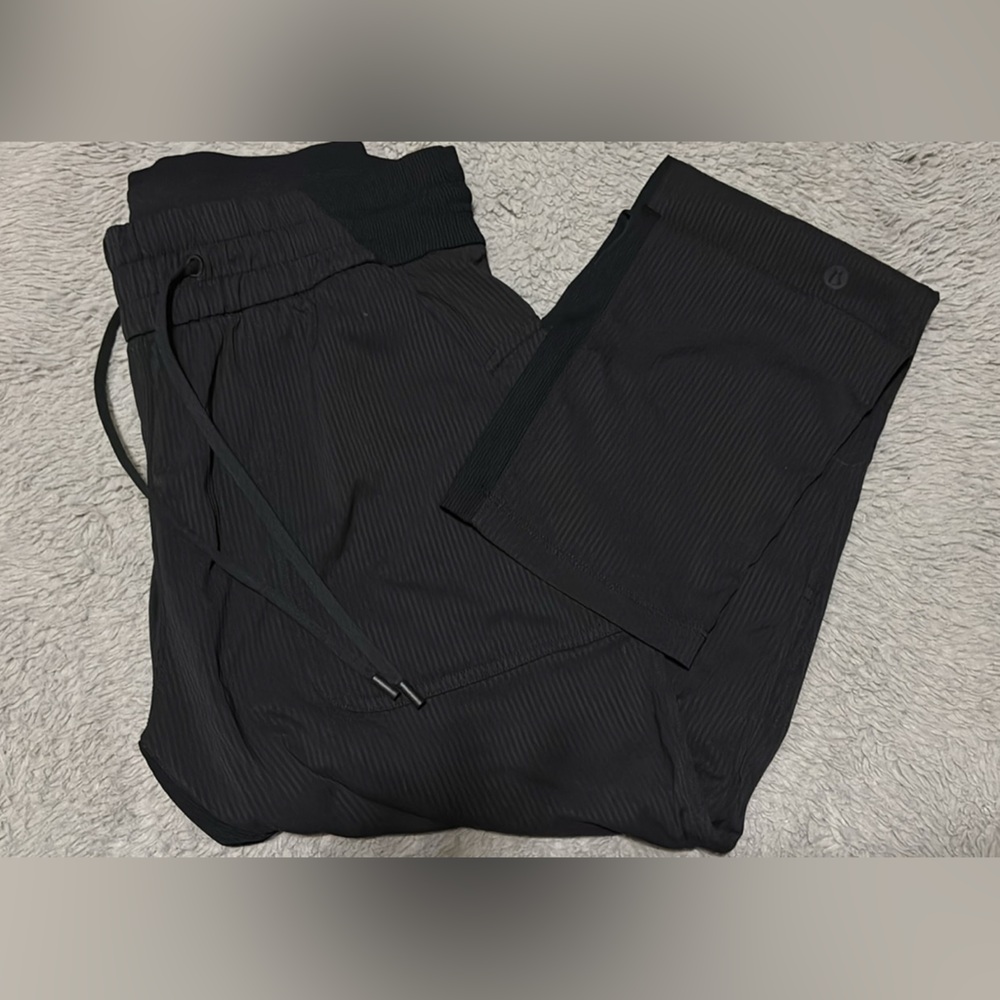 lululemon athletica Black Cropped Ankle Pants